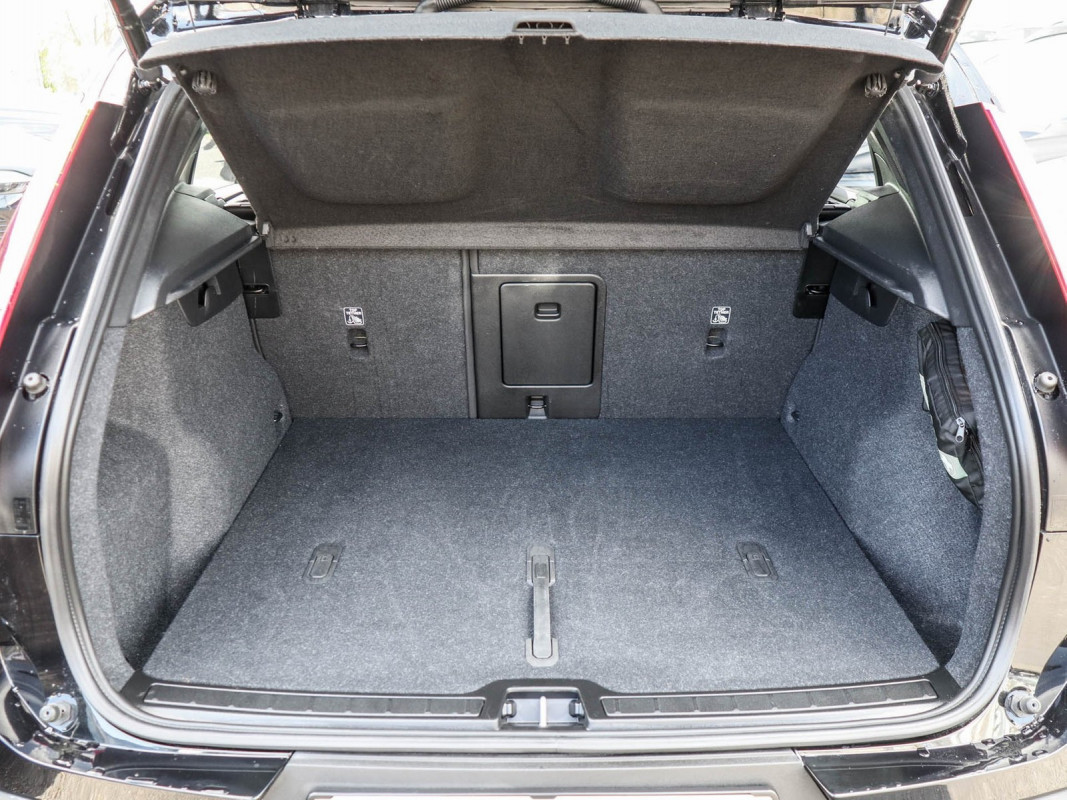 Volvo XC40 B4 - SUV/Off-road - Schwarz - Gebrauchtwagen - Bild 11