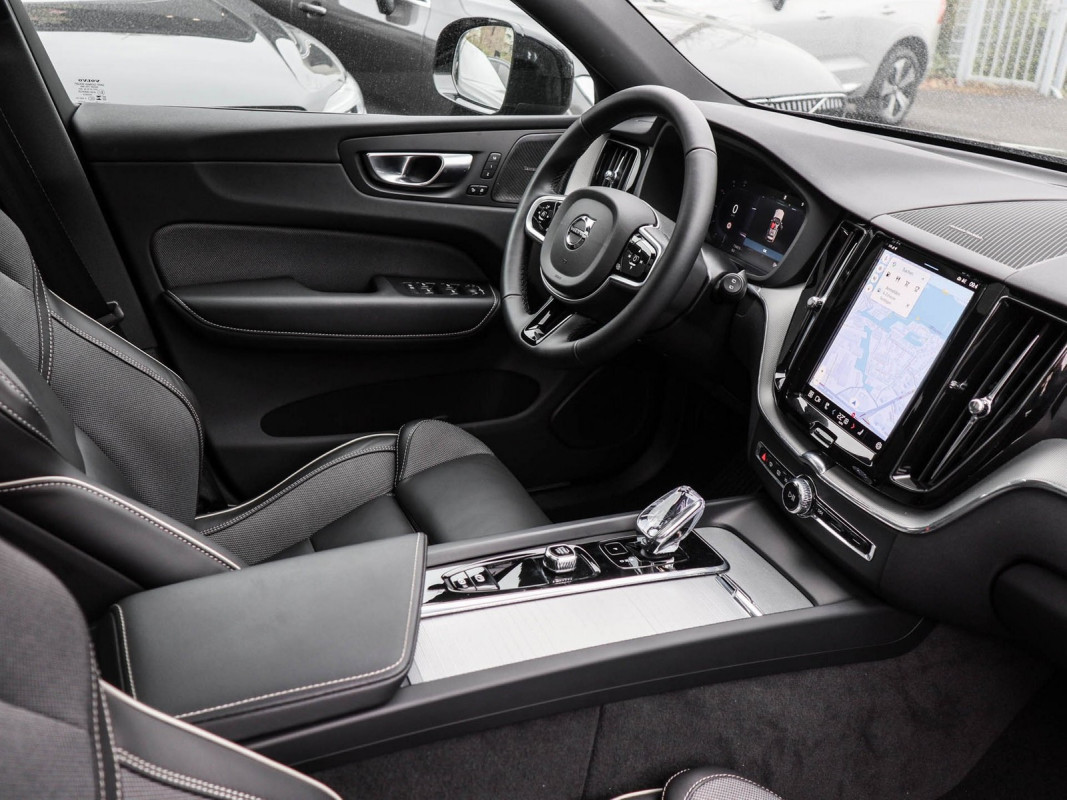 Volvo XC60 B5 (B) AWD - SUV/Off-road - Schwarz - Gebrauchtwagen - Bild 3