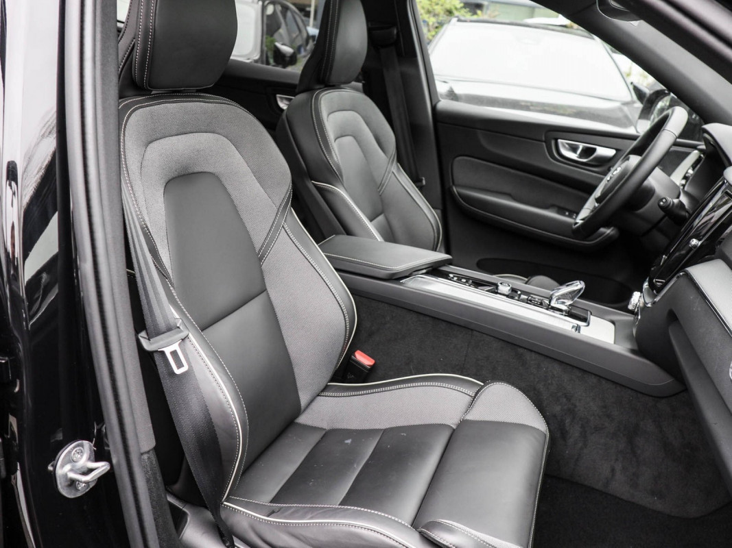 Volvo XC60 B5 (B) AWD - SUV/Off-road - Schwarz - Gebrauchtwagen - Bild 7