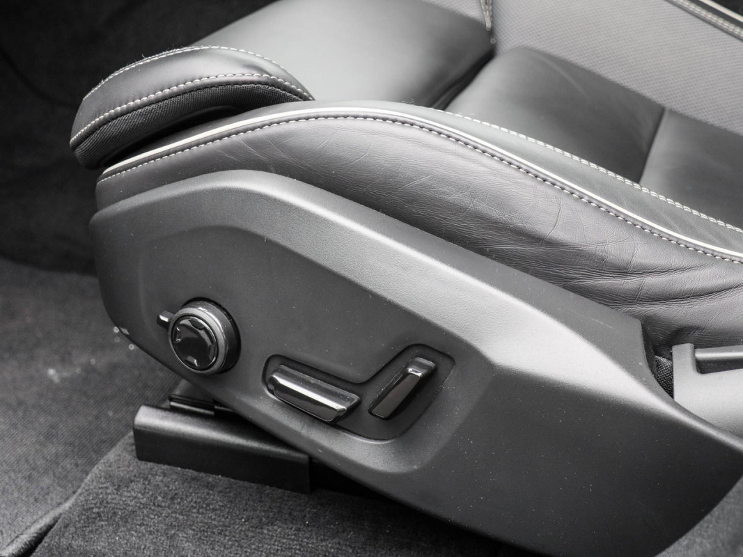 Volvo XC60 B5 (B) AWD - SUV/Off-road - Schwarz - Gebrauchtwagen - Bild 14