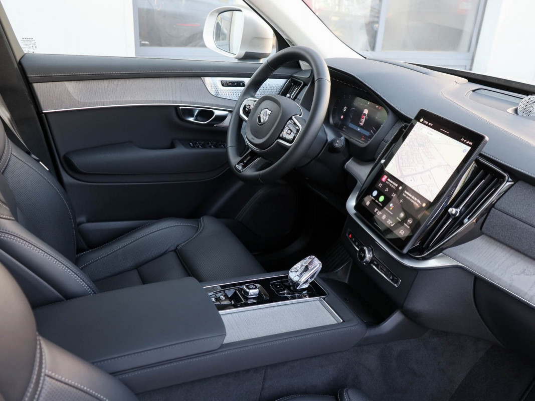 Volvo XC90 T8 Ultra Bright Recharge Plug-In Hybrid AWD - SUV/Off-road - Braun - Gebrauchtwagen - Bild 3