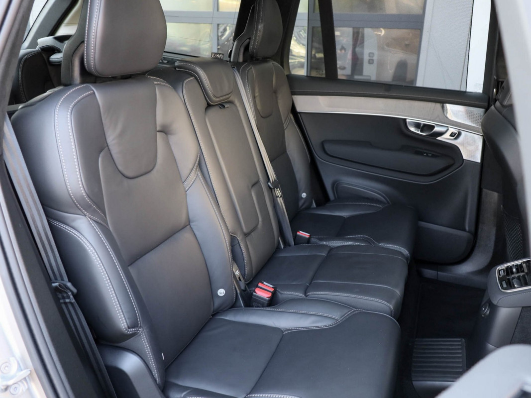 Volvo XC90 T8 Ultra Bright Recharge Plug-In Hybrid AWD - SUV/Off-road - Braun - Gebrauchtwagen - Bild 5