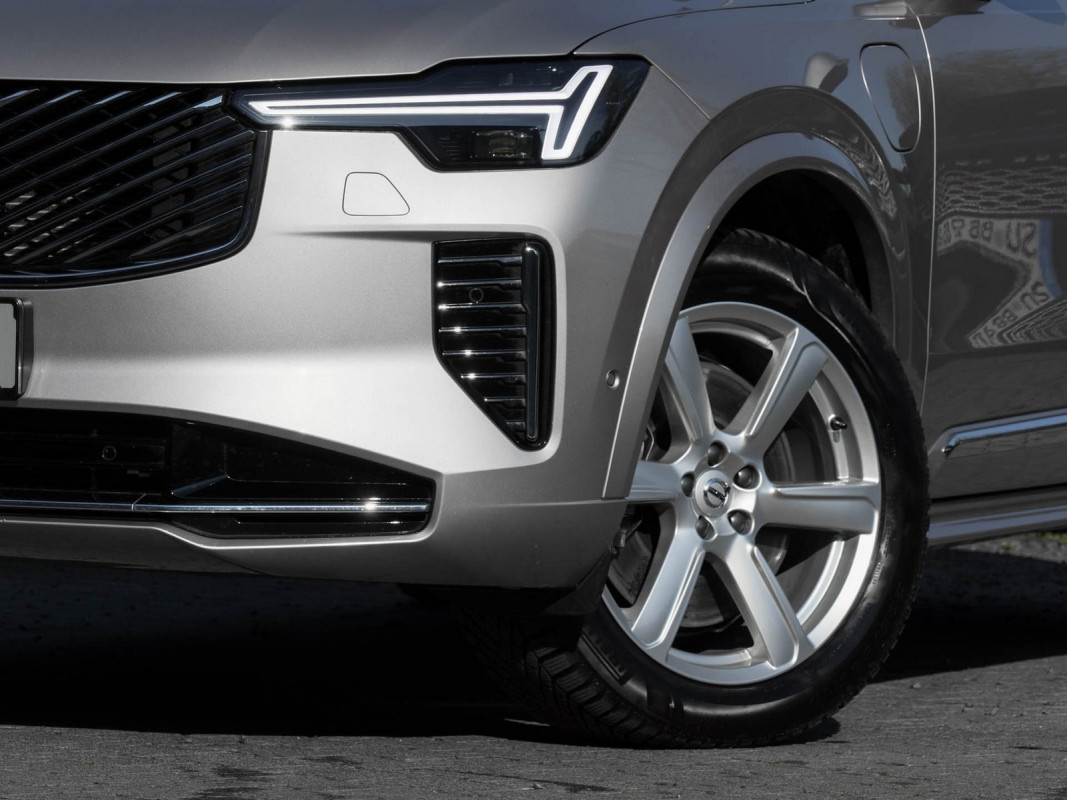 Volvo XC90 T8 Ultra Bright Recharge Plug-In Hybrid AWD - SUV/Off-road - Braun - Gebrauchtwagen - Bild 6