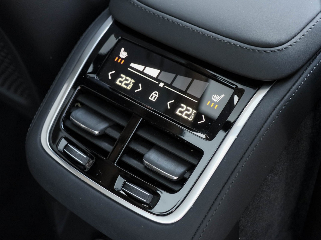 Volvo XC90 T8 Ultra Bright Recharge Plug-In Hybrid AWD - SUV/Off-road - Braun - Gebrauchtwagen - Bild 15