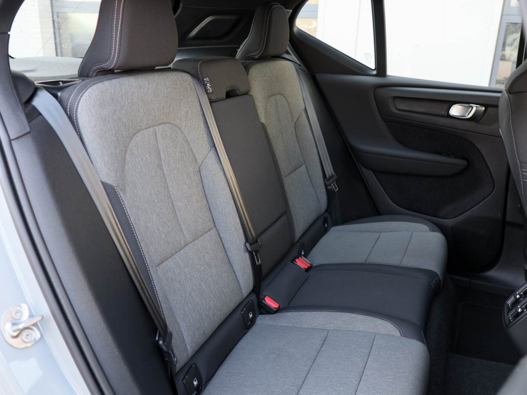 Volvo XC40 B3 Core 2WD - SUV/Off-road - Grau - Gebrauchtwagen - Bild 5