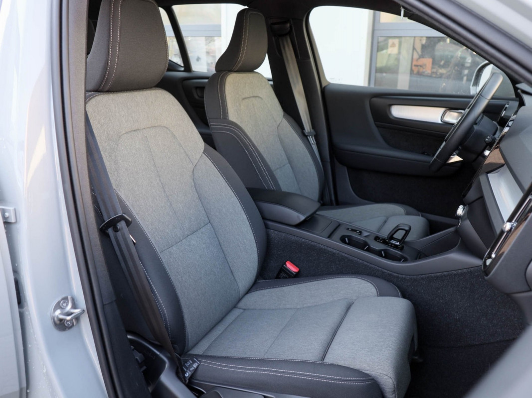 Volvo XC40 B3 Core 2WD - SUV/Off-road - Grau - Gebrauchtwagen - Bild 7