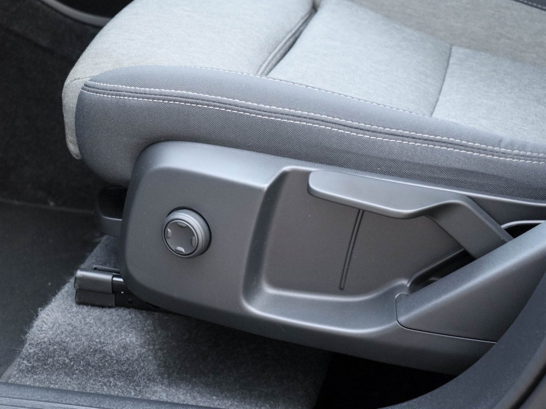 Volvo XC40 B3 Core 2WD - SUV/Off-road - Grau - Gebrauchtwagen - Bild 14