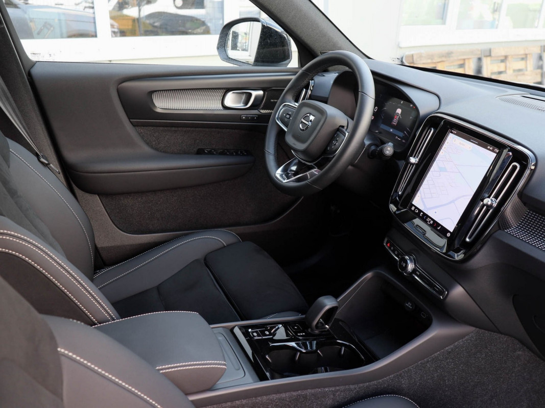 Volvo XC40 B3 Plus Dark 2WD - SUV/Off-road - Weiss - Gebrauchtwagen - Bild 3