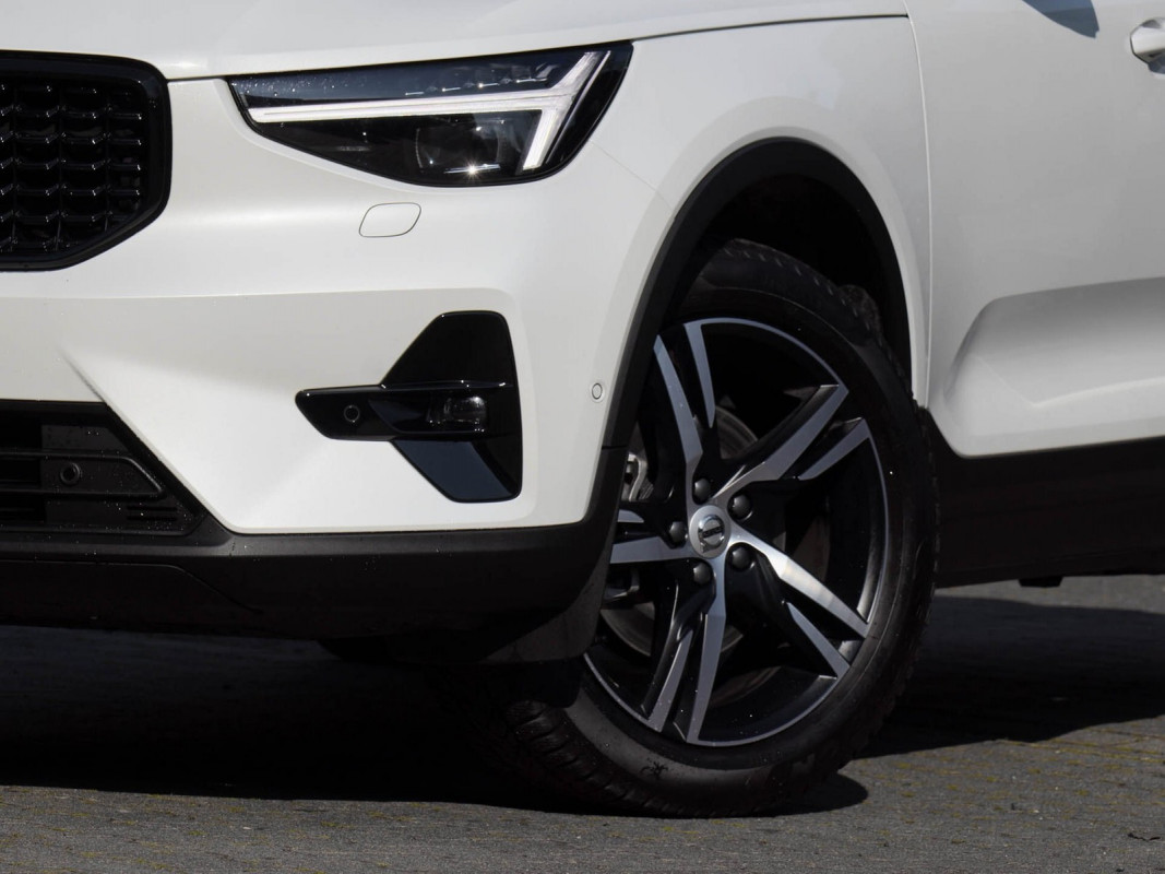 Volvo XC40 B3 Plus Dark 2WD - SUV/Off-road - Weiss - Gebrauchtwagen - Bild 6