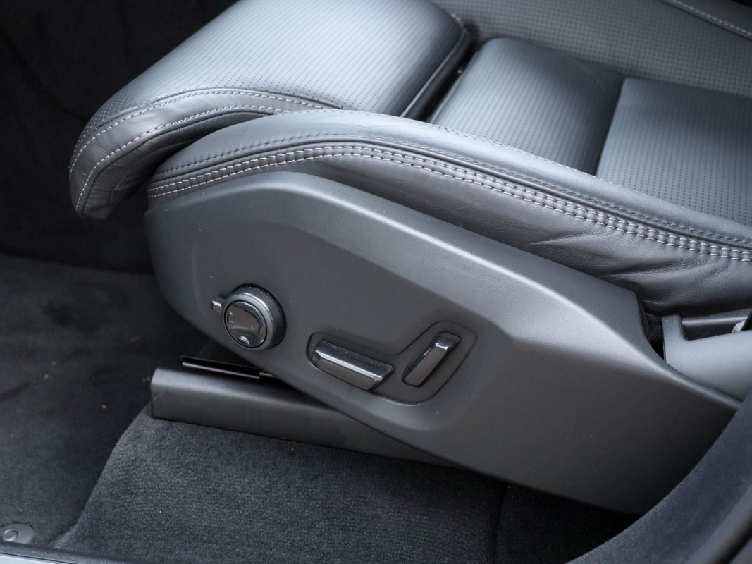 Volvo XC90 T8 Ultra Dark Recharge Plug-In Hybrid AWD - SUV/Off-road - Grau - Gebrauchtwagen - Bild 13