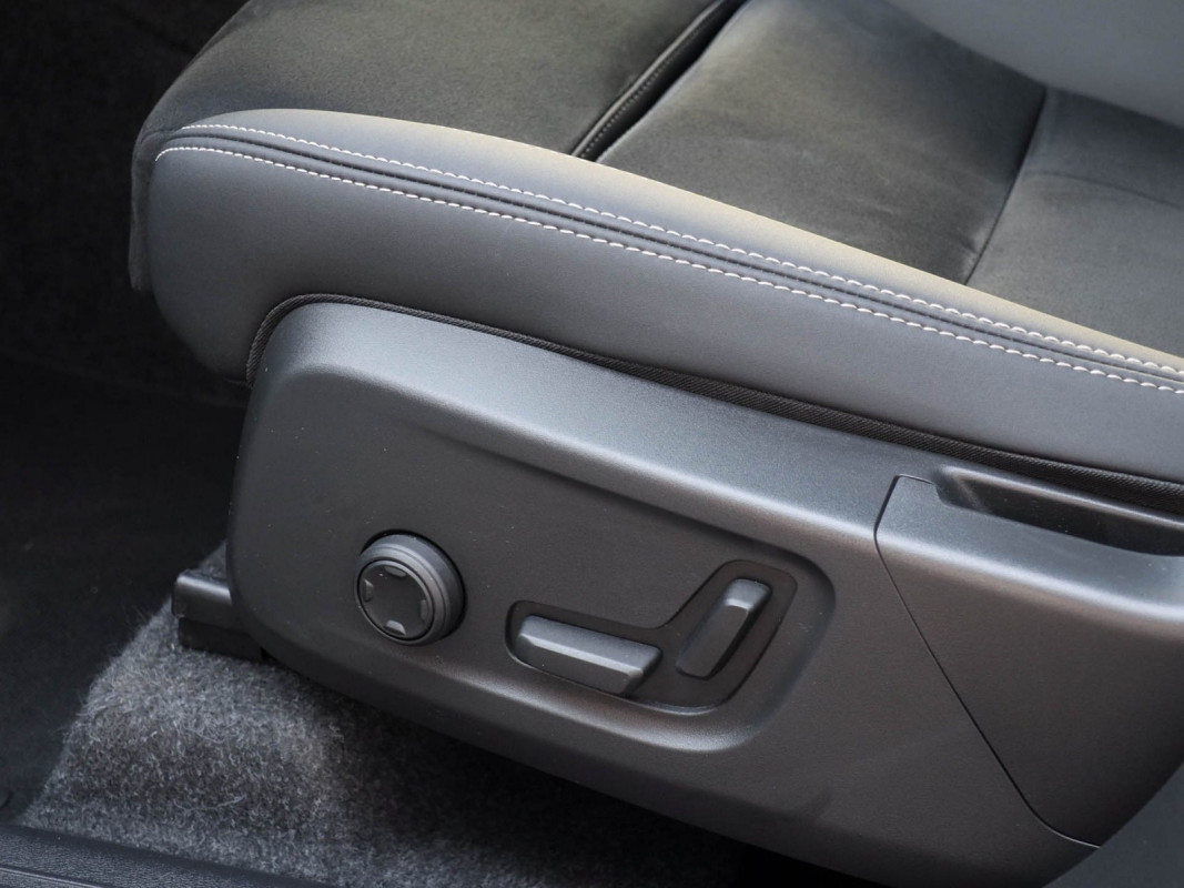 Volvo XC40 B3 Plus Dark 2WD - SUV/Off-road - Weiss - Gebrauchtwagen - Bild 14