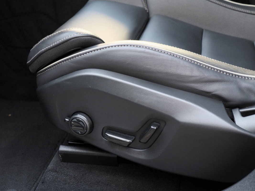 Volvo XC60 B5 Plus Black Edition AWD - SUV/Off-road - Weiss - Gebrauchtwagen - Bild 14