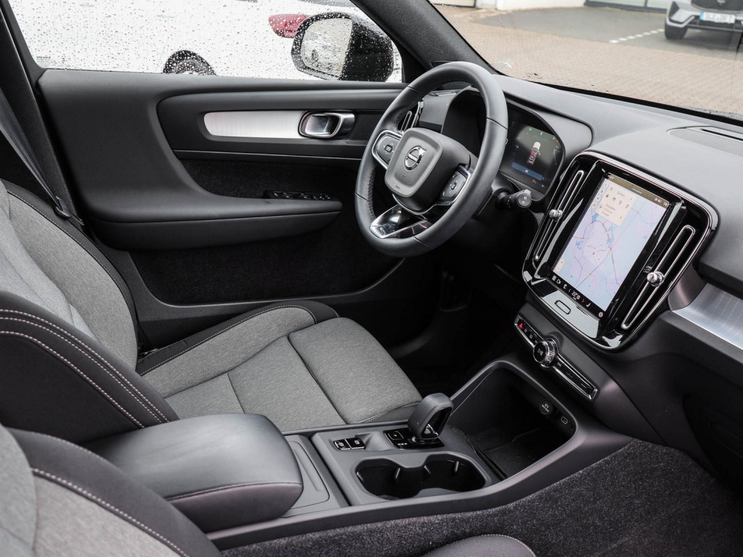 Volvo XC40 B3 - SUV/Off-road - Schwarz - Gebrauchtwagen - Bild 3