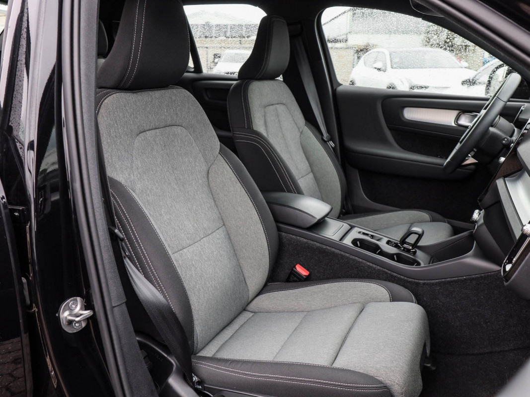Volvo XC40 B3 - SUV/Off-road - Schwarz - Gebrauchtwagen - Bild 7