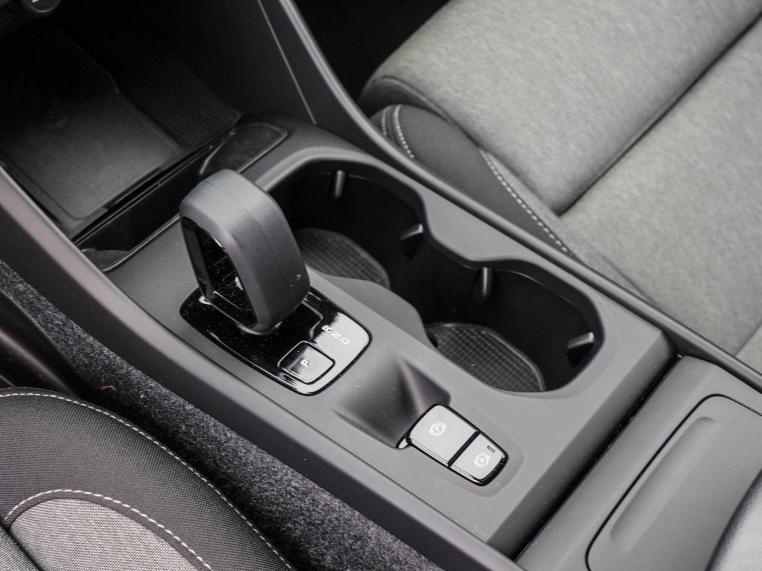 Volvo XC40 B3 - SUV/Off-road - Schwarz - Gebrauchtwagen - Bild 11