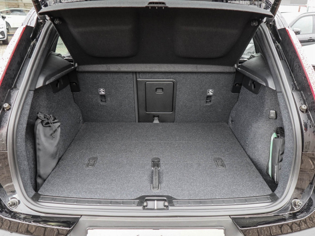 Volvo XC40 B3 - SUV/Off-road - Schwarz - Gebrauchtwagen - Bild 12
