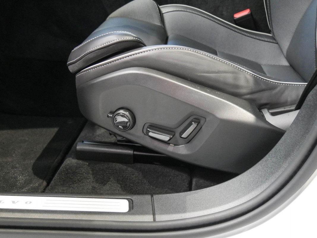 Volvo XC60 - SUV/Off-road - Weiss - Gebrauchtwagen - Bild 15