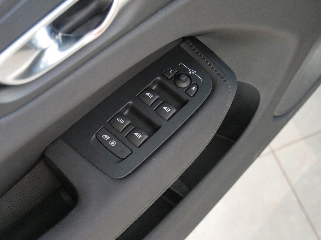 Volvo XC60 - SUV/Off-road - Weiss - Gebrauchtwagen - Bild 12