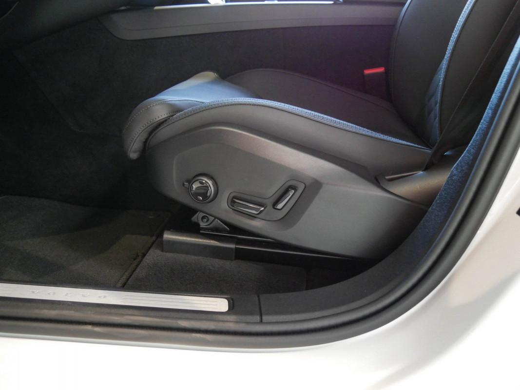 Volvo XC60 - SUV/Off-road - Weiss - Gebrauchtwagen - Bild 14