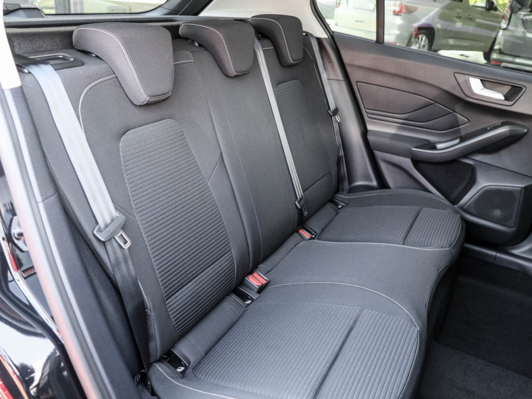 Ford Focus Lim. - Limousine - Schwarz - Tageszulassung - Bild 4