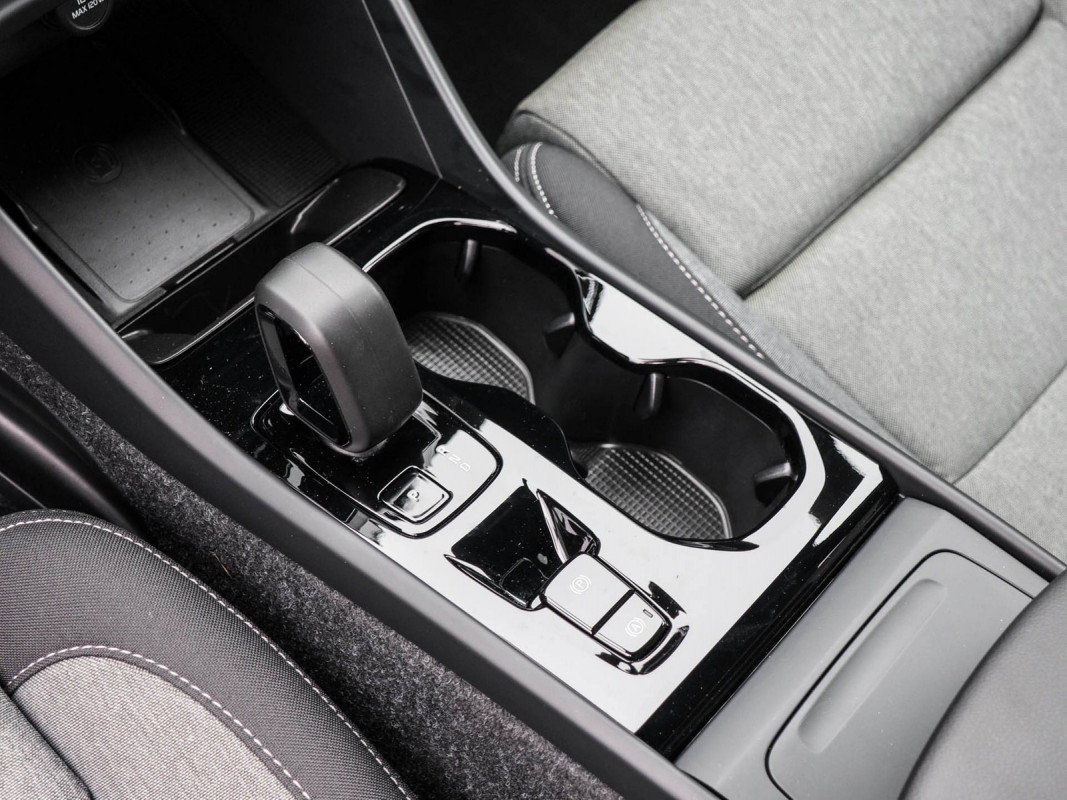 Volvo XC40 B4 - SUV/Off-road - Grau - Gebrauchtwagen - Bild 11