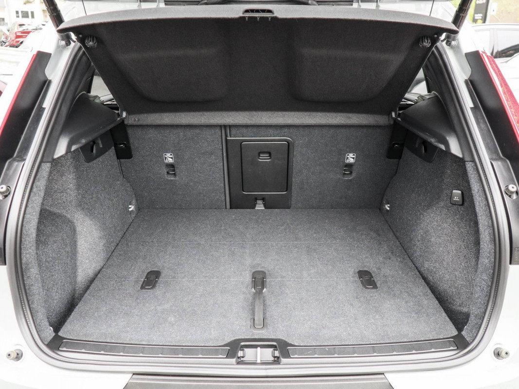 Volvo XC40 B4 - SUV/Off-road - Grau - Gebrauchtwagen - Bild 12