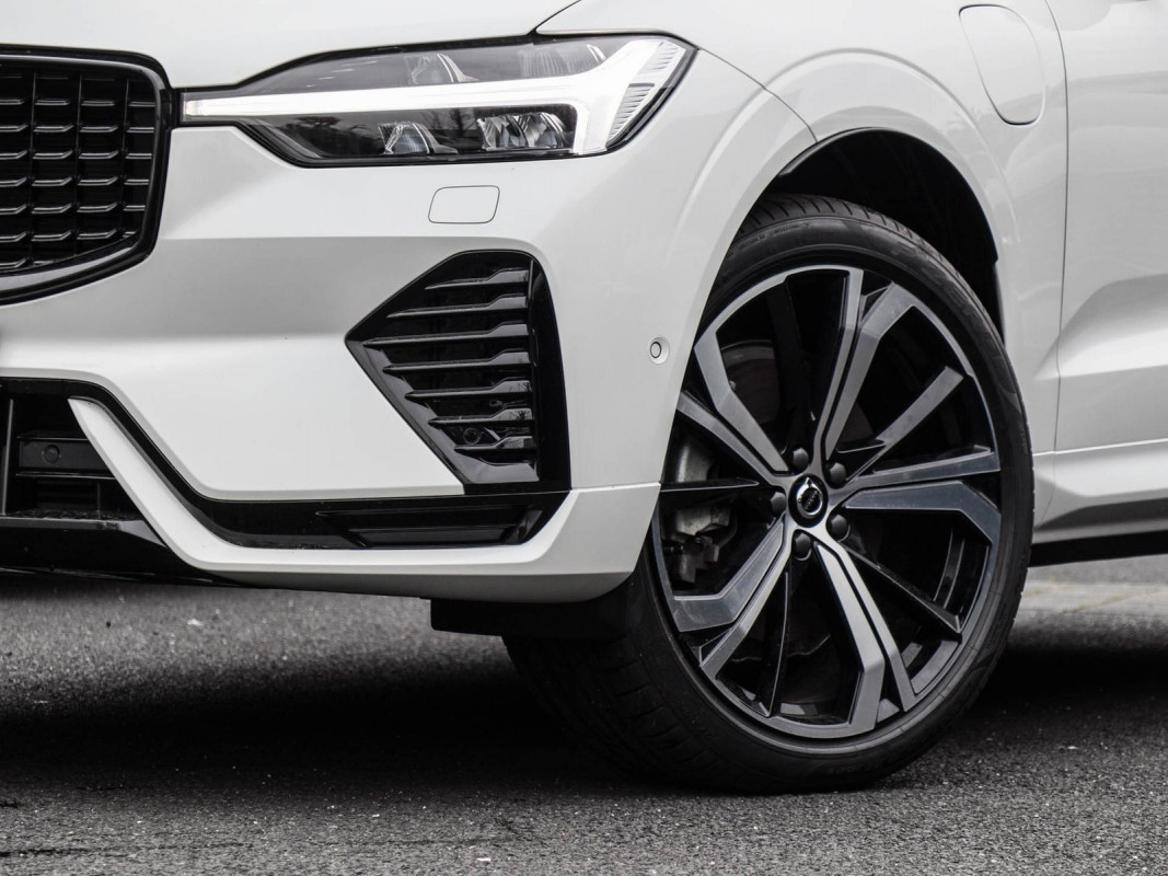 Volvo XC60 T6 Recharge AWD - SUV/Off-road - Weiss - Gebrauchtwagen - Bild 6