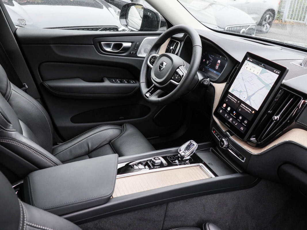 Volvo XC60 B5 AWD - SUV/Off-road - Grün - Gebrauchtwagen - Bild 3