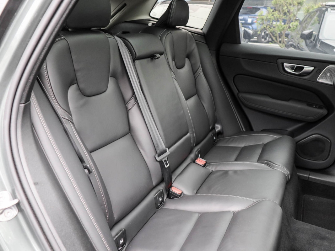 Volvo XC60 B5 AWD - SUV/Off-road - Grün - Gebrauchtwagen - Bild 5