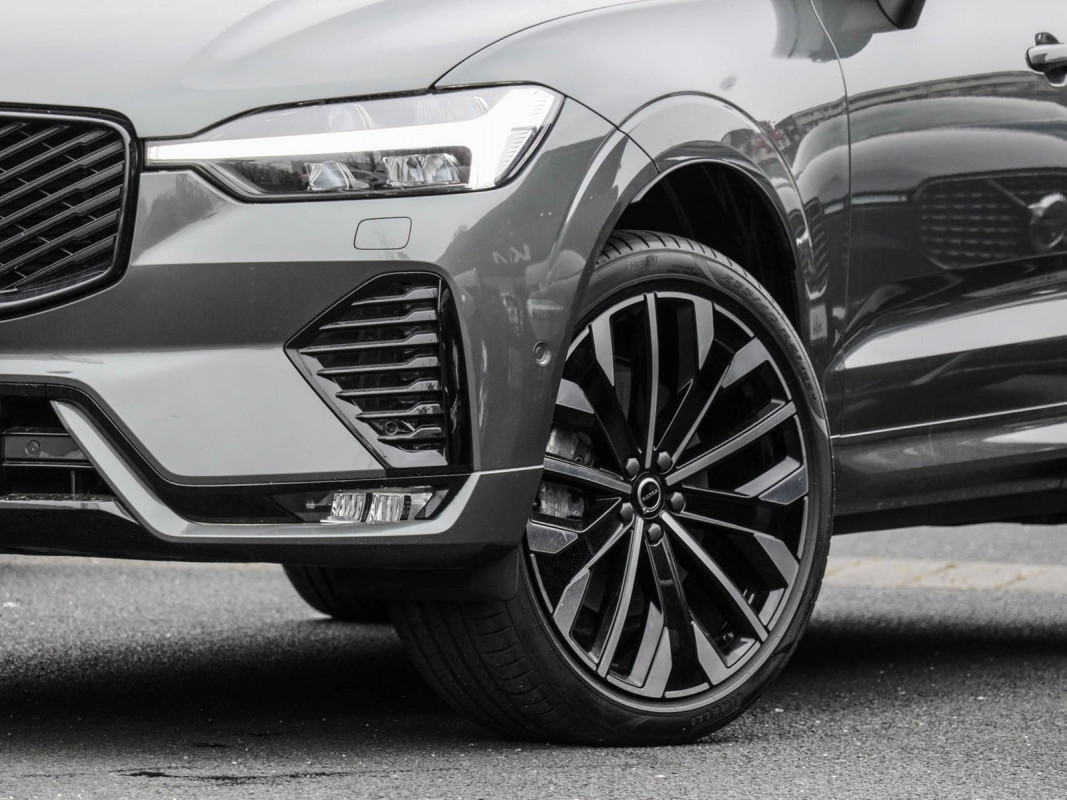 Volvo XC60 B5 AWD - SUV/Off-road - Grün - Gebrauchtwagen - Bild 6