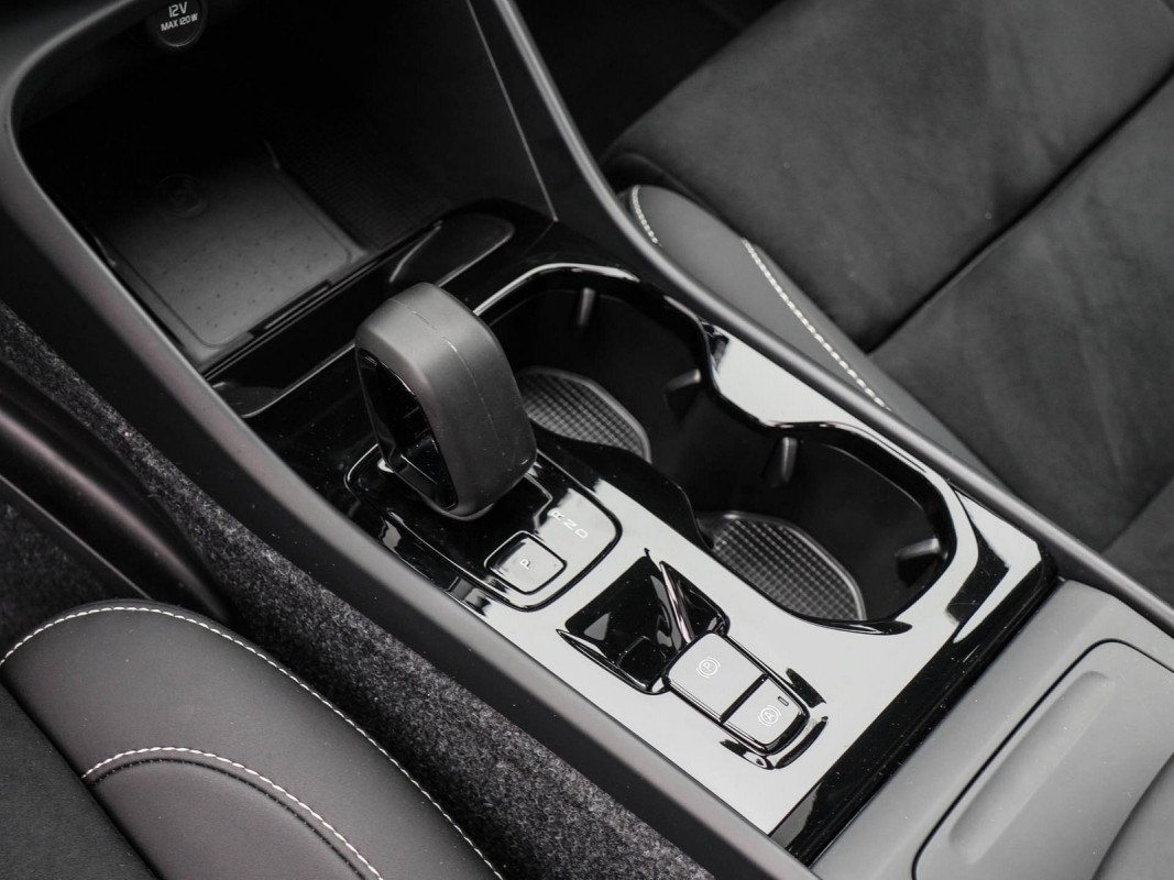 Volvo XC40 B3 - SUV/Off-road - Weiss - Gebrauchtwagen - Bild 11