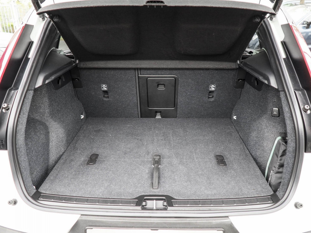 Volvo XC40 B3 - SUV/Off-road - Weiss - Gebrauchtwagen - Bild 12