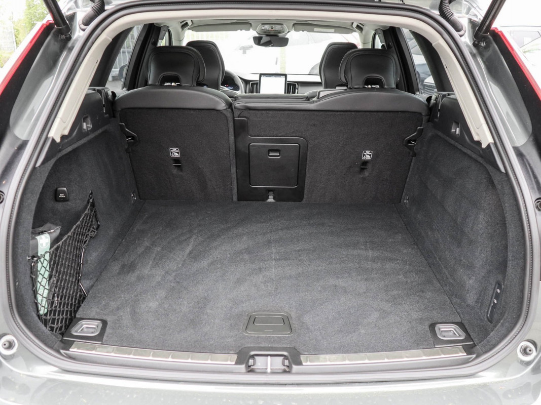 Volvo XC60 B5 AWD - SUV/Off-road - Grün - Gebrauchtwagen - Bild 11