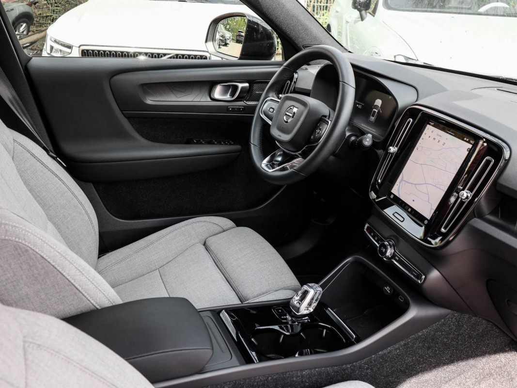 Volvo XC40 Twin Motor - SUV/Off-road - Schwarz - Gebrauchtwagen - Bild 3
