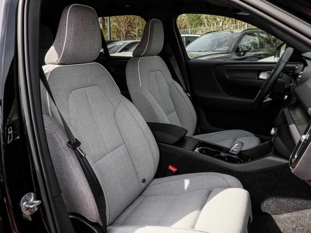 Volvo XC40 Twin Motor - SUV/Off-road - Schwarz - Gebrauchtwagen - Bild 7