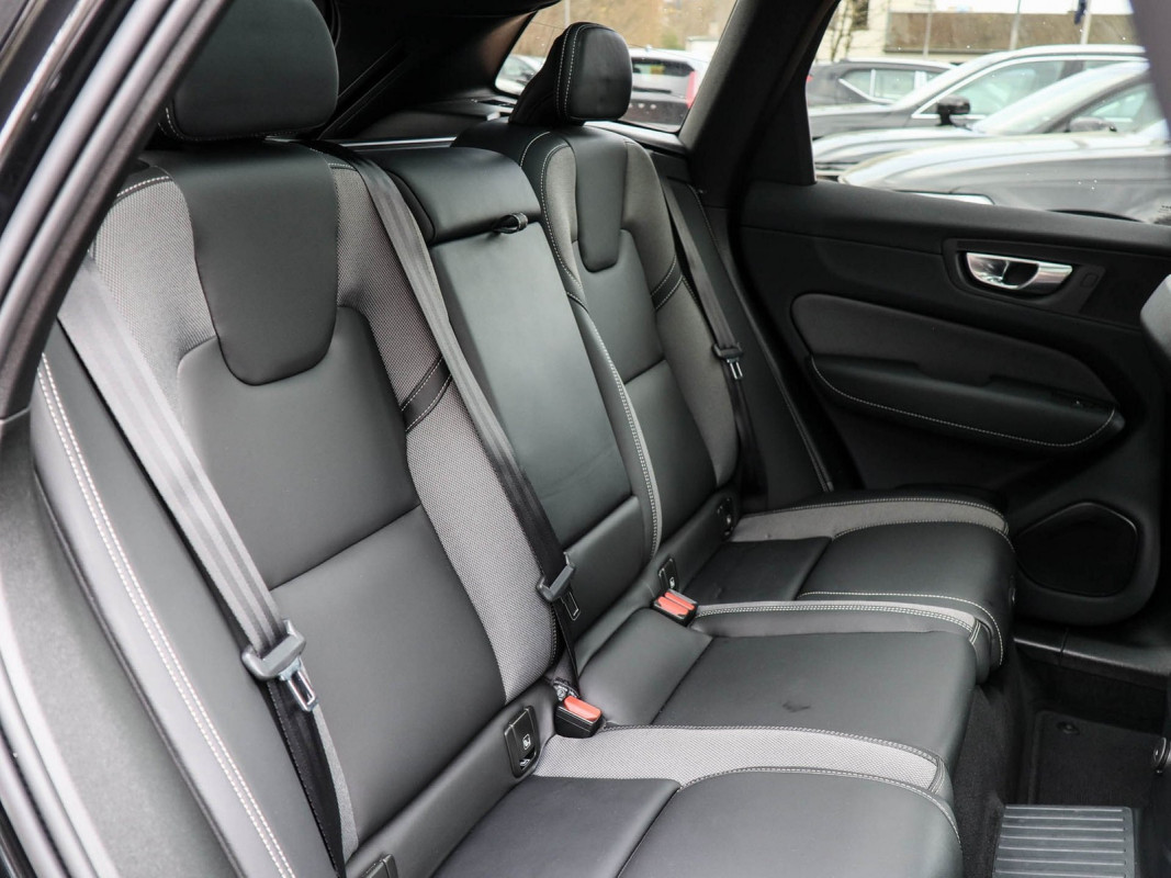 Volvo XC60 T6 - SUV/Off-road - Schwarz - Gebrauchtwagen - Bild 5