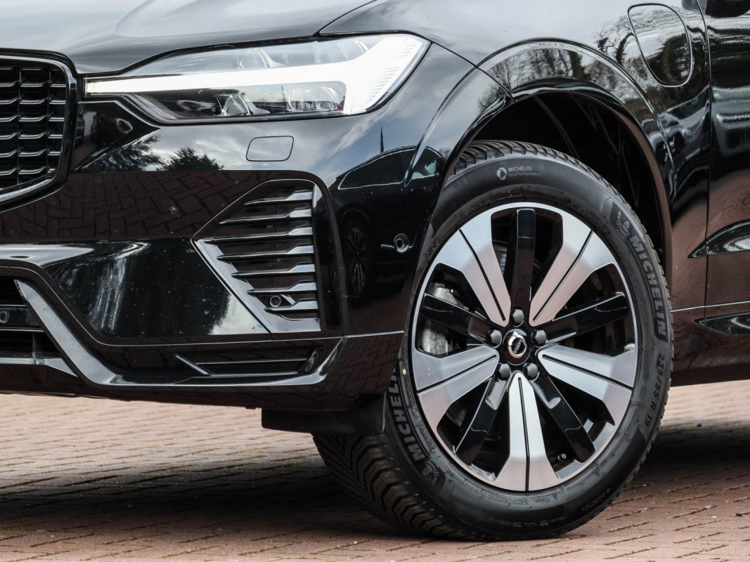 Volvo XC60 T6 - SUV/Off-road - Schwarz - Gebrauchtwagen - Bild 6