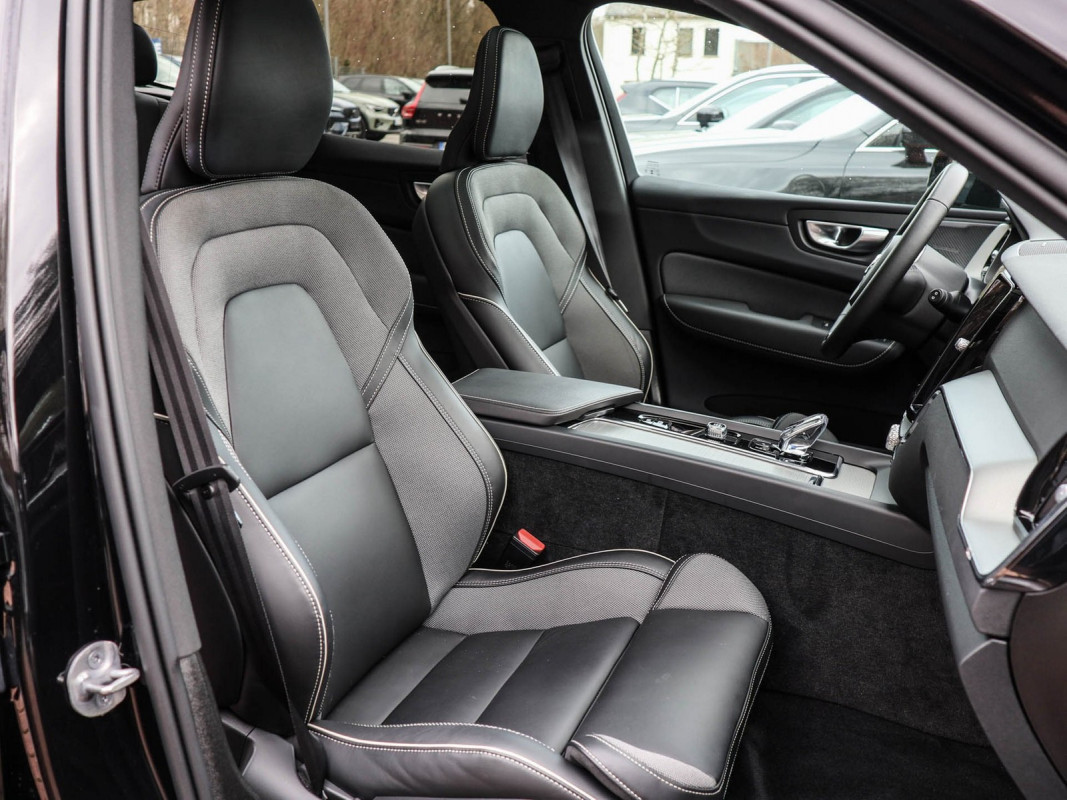 Volvo XC60 T6 - SUV/Off-road - Schwarz - Gebrauchtwagen - Bild 7