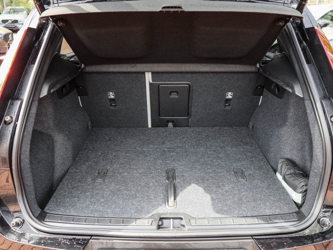 Volvo XC40 Twin Motor - SUV/Off-road - Schwarz - Gebrauchtwagen - Bild 11