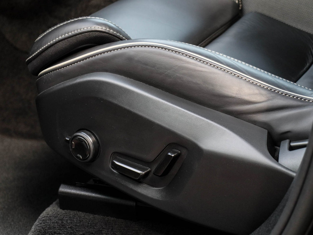 Volvo XC60 B5 - SUV/Off-road - Blau - Gebrauchtwagen - Bild 14