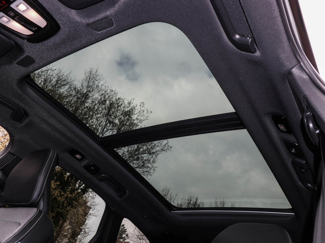 Volvo XC60 T6 - SUV/Off-road - Schwarz - Gebrauchtwagen - Bild 13