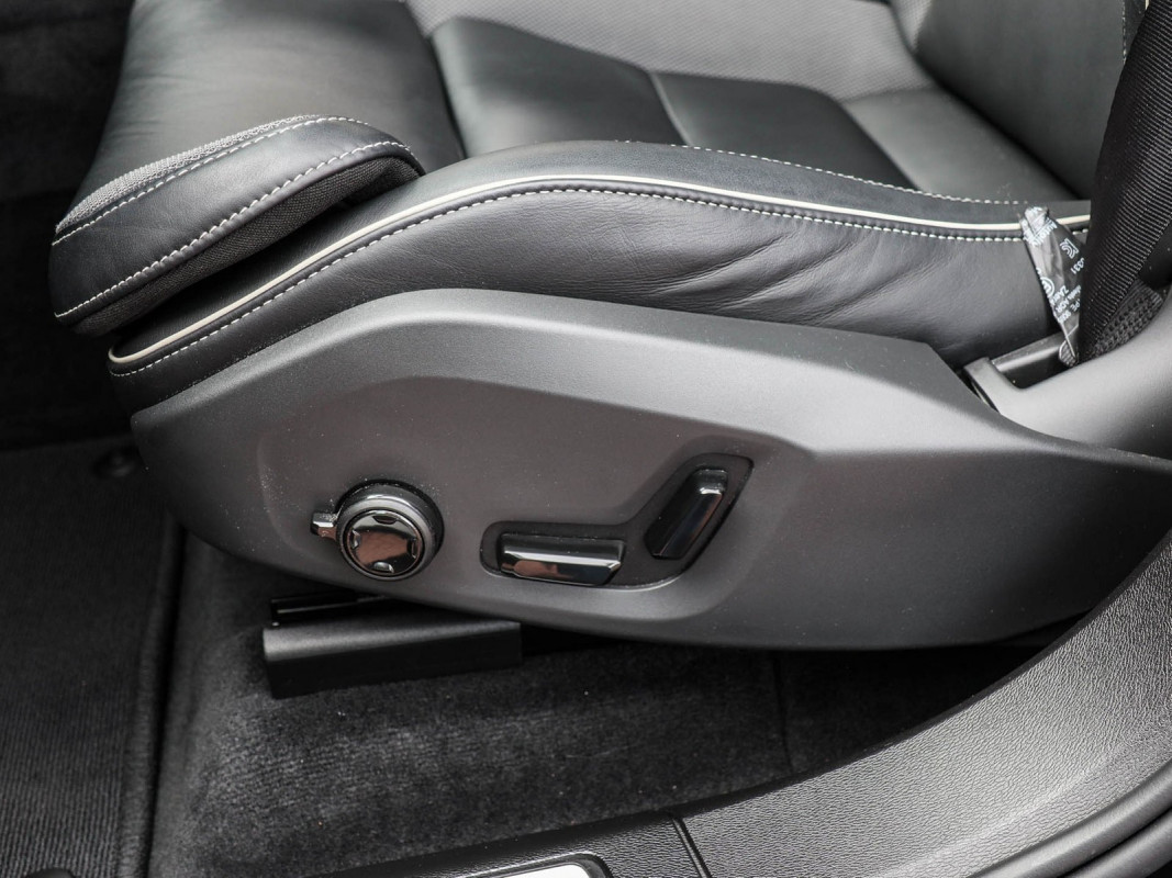 Volvo XC60 T6 - SUV/Off-road - Schwarz - Gebrauchtwagen - Bild 15