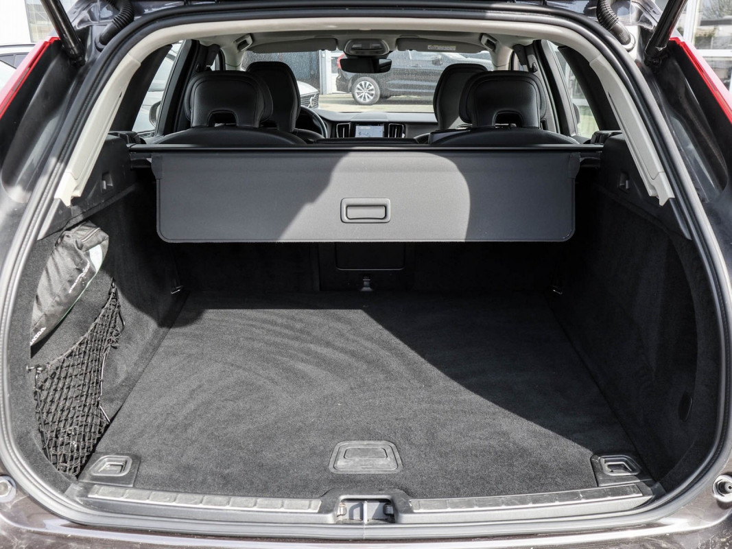 Volvo XC60 B4 (D) - SUV/Off-road - Grau - Gebrauchtwagen - Bild 12