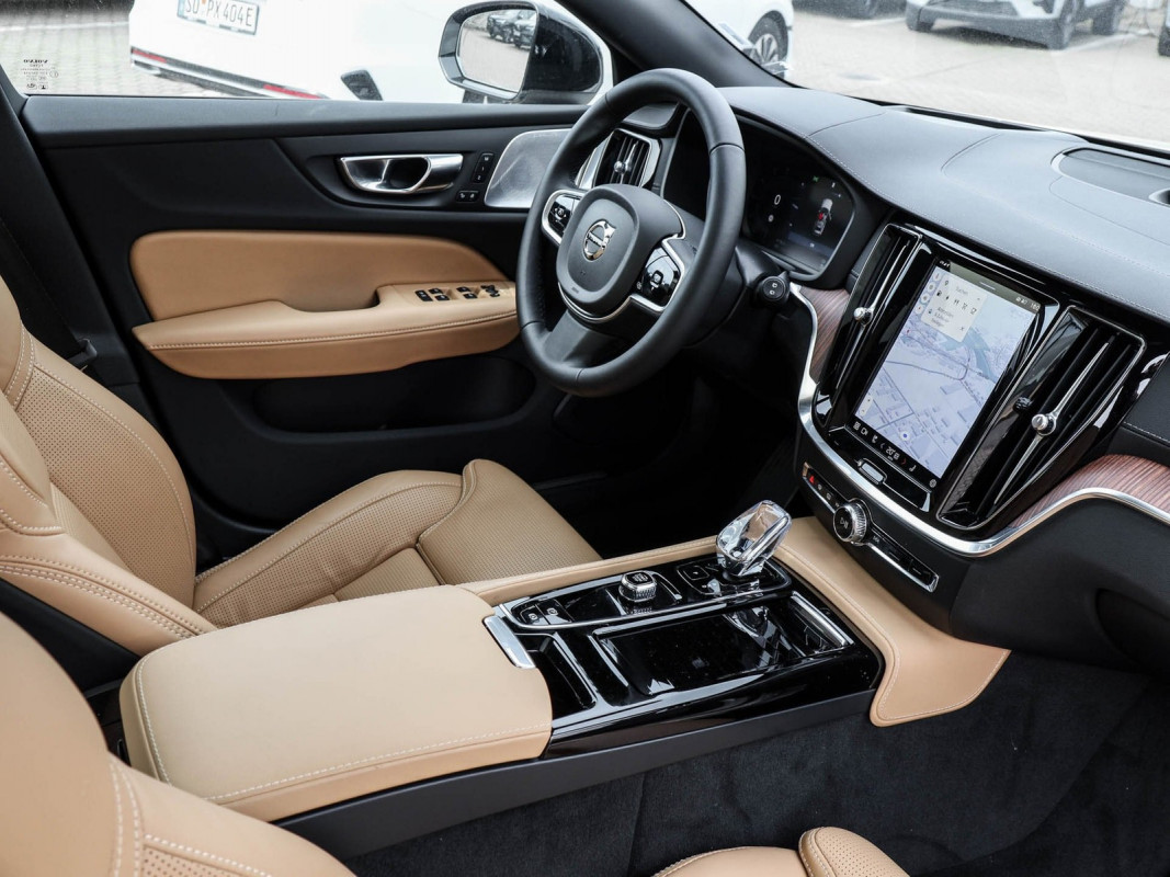 Volvo V60 T6 Recharge Plug-In Hybrid AWD - Kombi - Weiss - Gebrauchtwagen - Bild 3