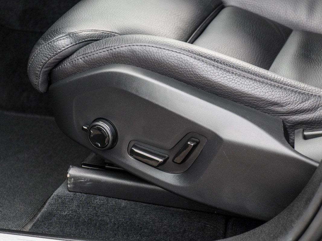 Volvo XC60 B4 (D) - SUV/Off-road - Grau - Gebrauchtwagen - Bild 14