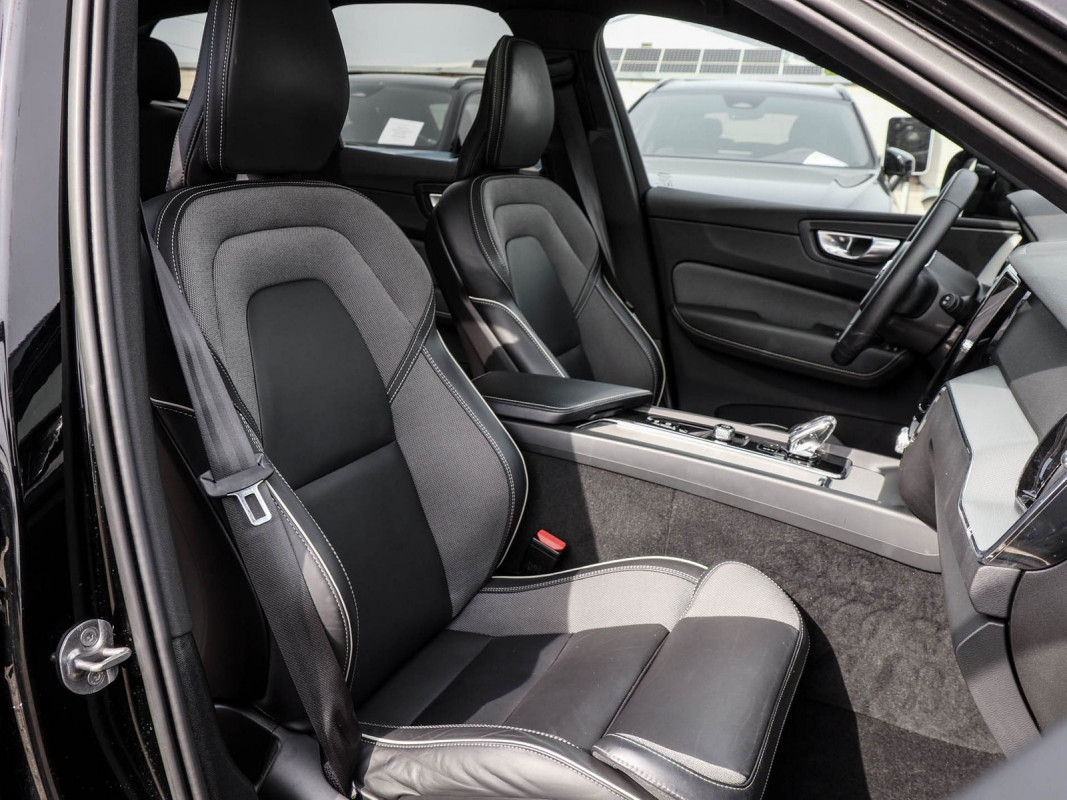 Volvo XC60 B4 (D) - SUV/Off-road - Schwarz - Gebrauchtwagen - Bild 7