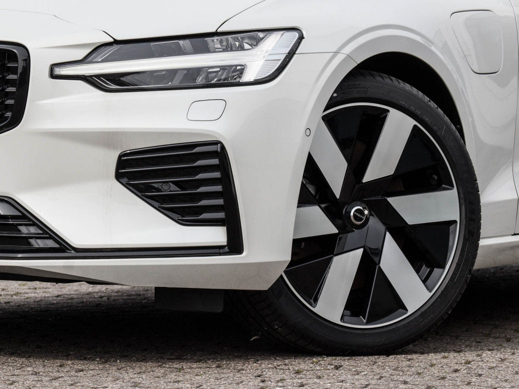 Volvo V60 T6 Recharge Plug-In Hybrid AWD - Kombi - Weiss - Gebrauchtwagen - Bild 6