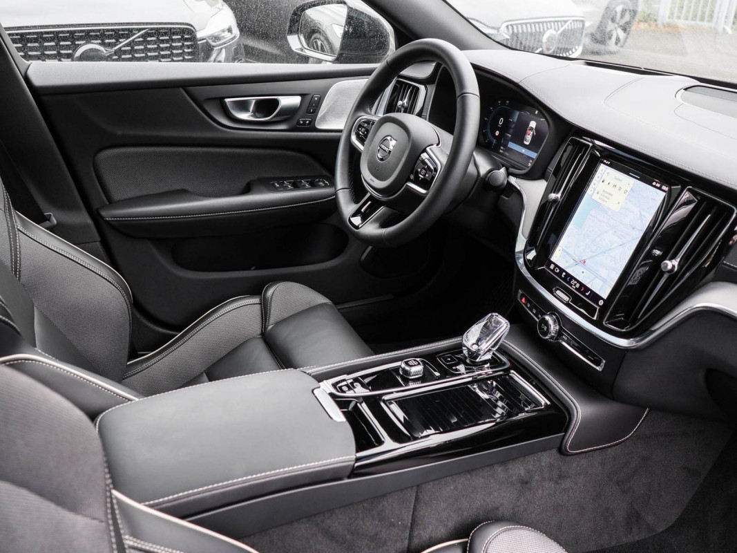 Volvo S60 T8 Recharge AWD - Limousine - Schwarz - Gebrauchtwagen - Bild 3