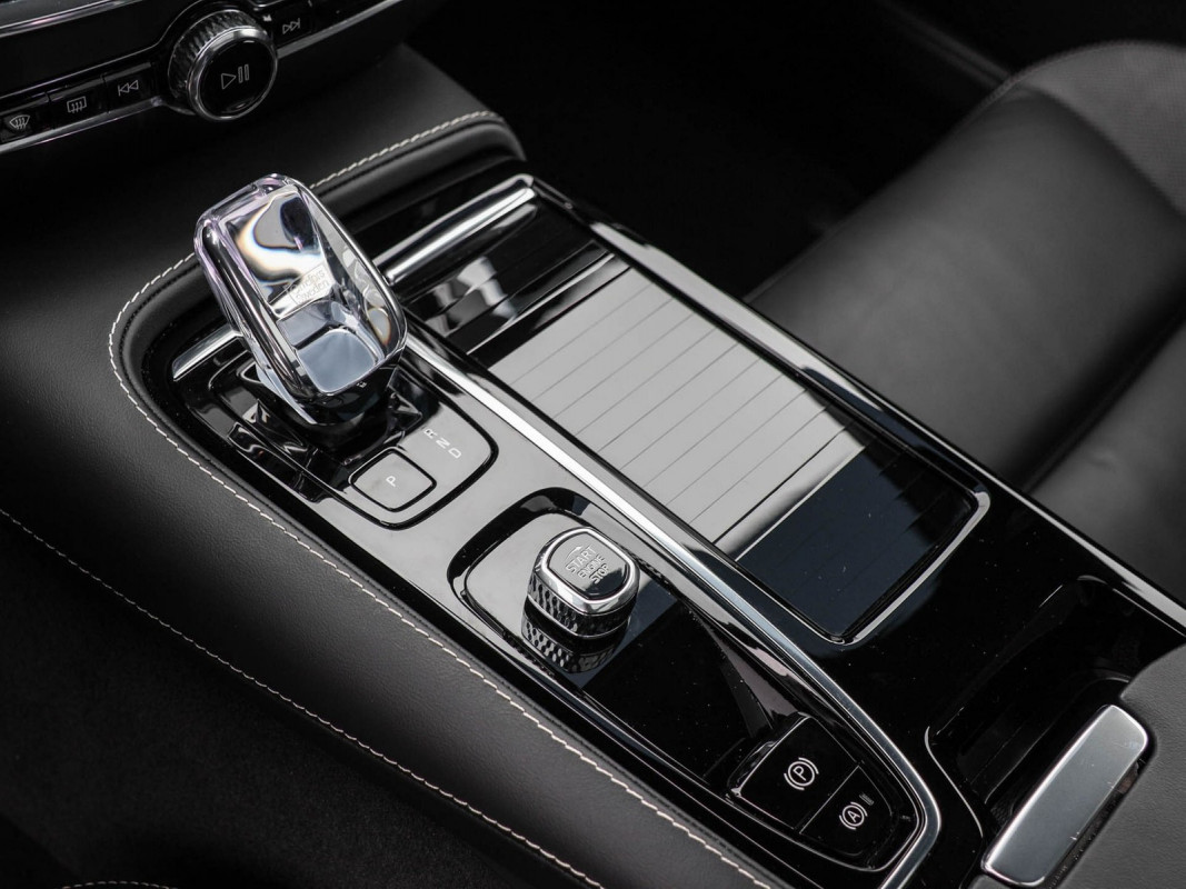 Volvo S60 T8 Recharge AWD - Limousine - Schwarz - Gebrauchtwagen - Bild 11