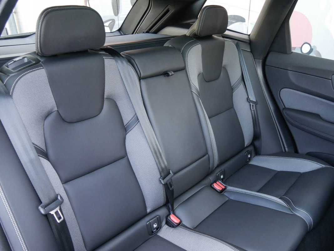 Volvo XC60 - SUV/Off-road - Schwarz - Gebrauchtwagen - Bild 5